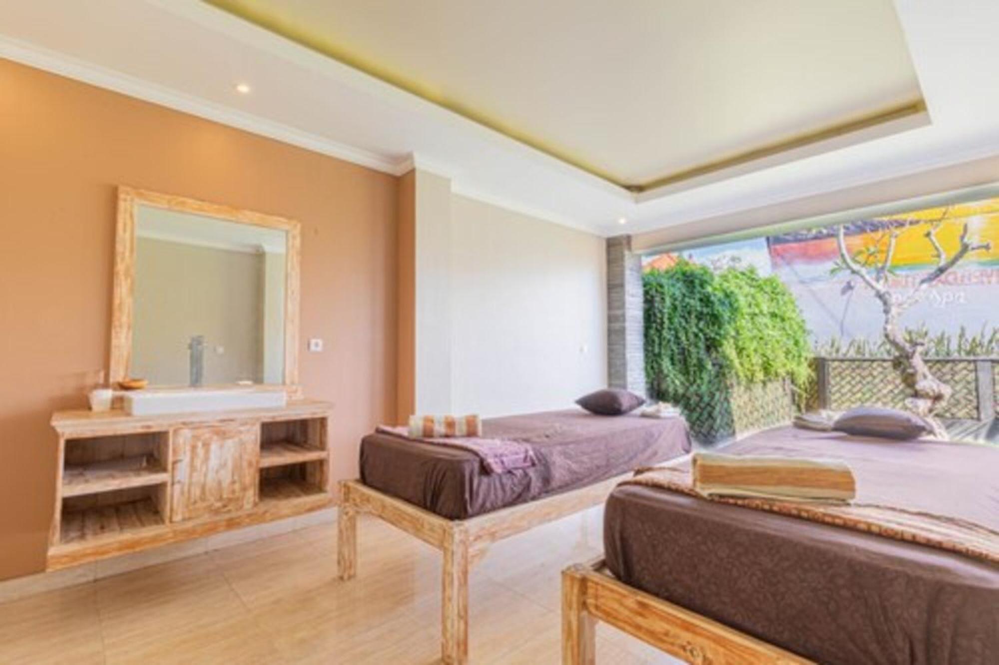 Favorit Bungalow And Spa Luxury Batununggul Exterior foto
